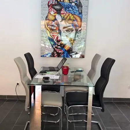 Del Ingles * بلايا ديل إنغلز